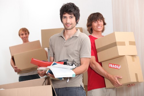 Professional packing and unpacking services in Bayswater for home relocation