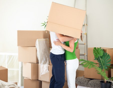 Risk assessment and safe handling procedures during a man and van service